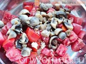 Salade de champignons, tomates et craquelins