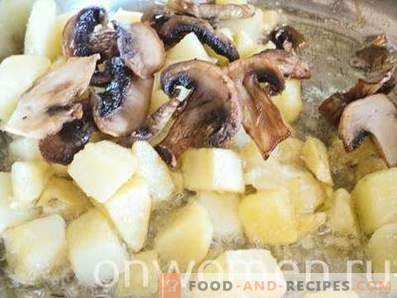 Krompir, pečen v ponvi z gobami