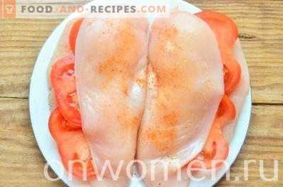 Piščančje prsi, pečene s paradižnikom v kefirju