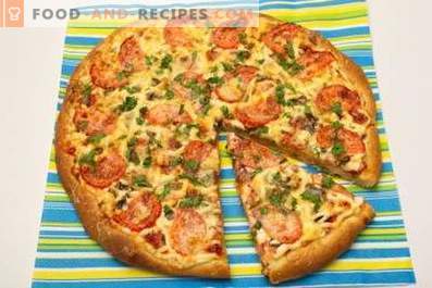 Pizza s klobaso, gobami, sirom in paradižnikom