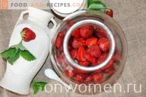 Strawberry kompot za zimo