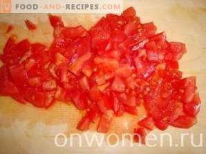 Sałatka z bakłażanem, pomidorami i grzybami