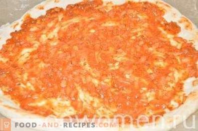 Pizza s salamami in mozzarello na testo iz kvasa