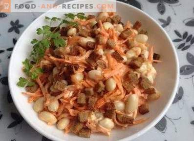 Salades met crackers en bonen